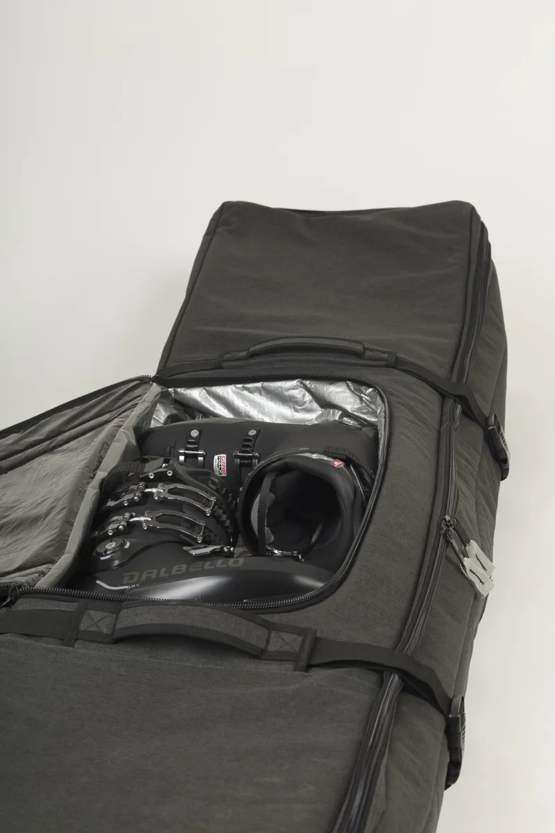 Volkl 4 Pr 230 cmパッド入りスキーバッグ Völkl Race 4Prs Padded 230Cm スキーケース 黒 | Snowinn