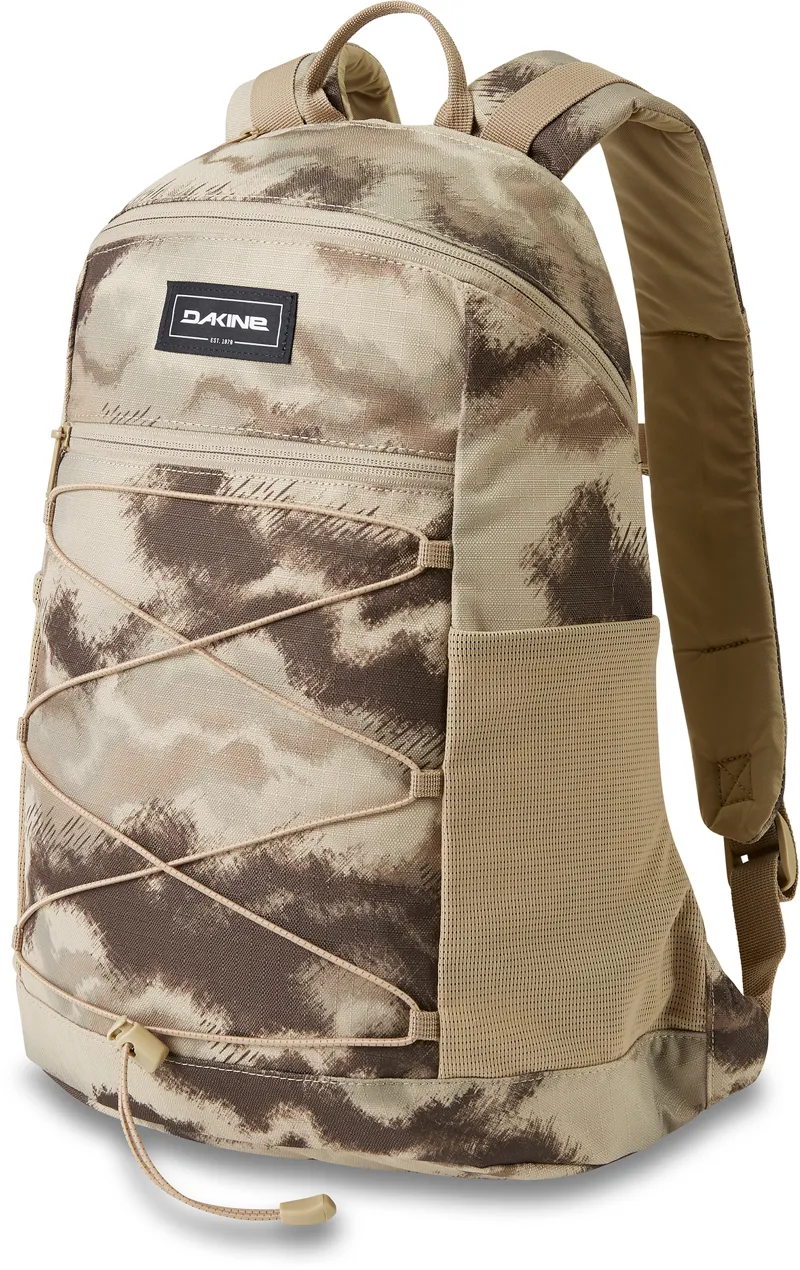 Dakine Wonder 18L Back Pack in Ashcroft Camo The Ski Shop